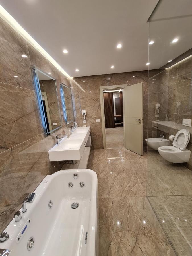 Aross Hotell